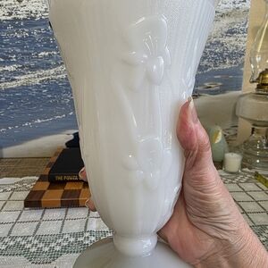 Jeanette Glass Iris Herring Milk Glass Vase Vintage